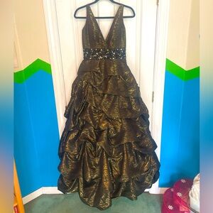 Black Magic 🪄 Prom Gown